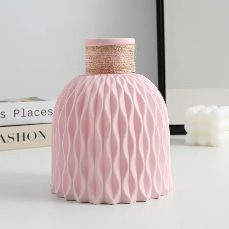 Vase in Edlem Keramik-Look: Modernes Wellendesign