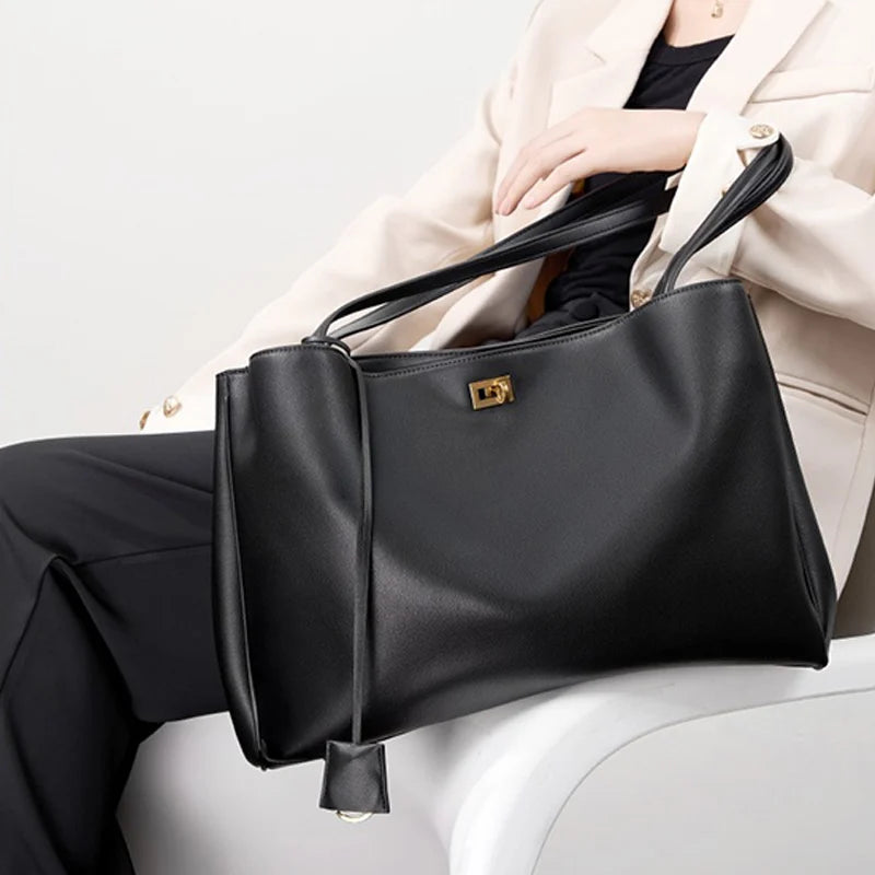Echtleder Wings Bag: Minimalistisches Design