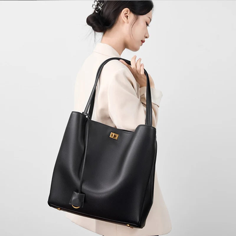 Echtleder Wings Bag: Minimalistisches Design