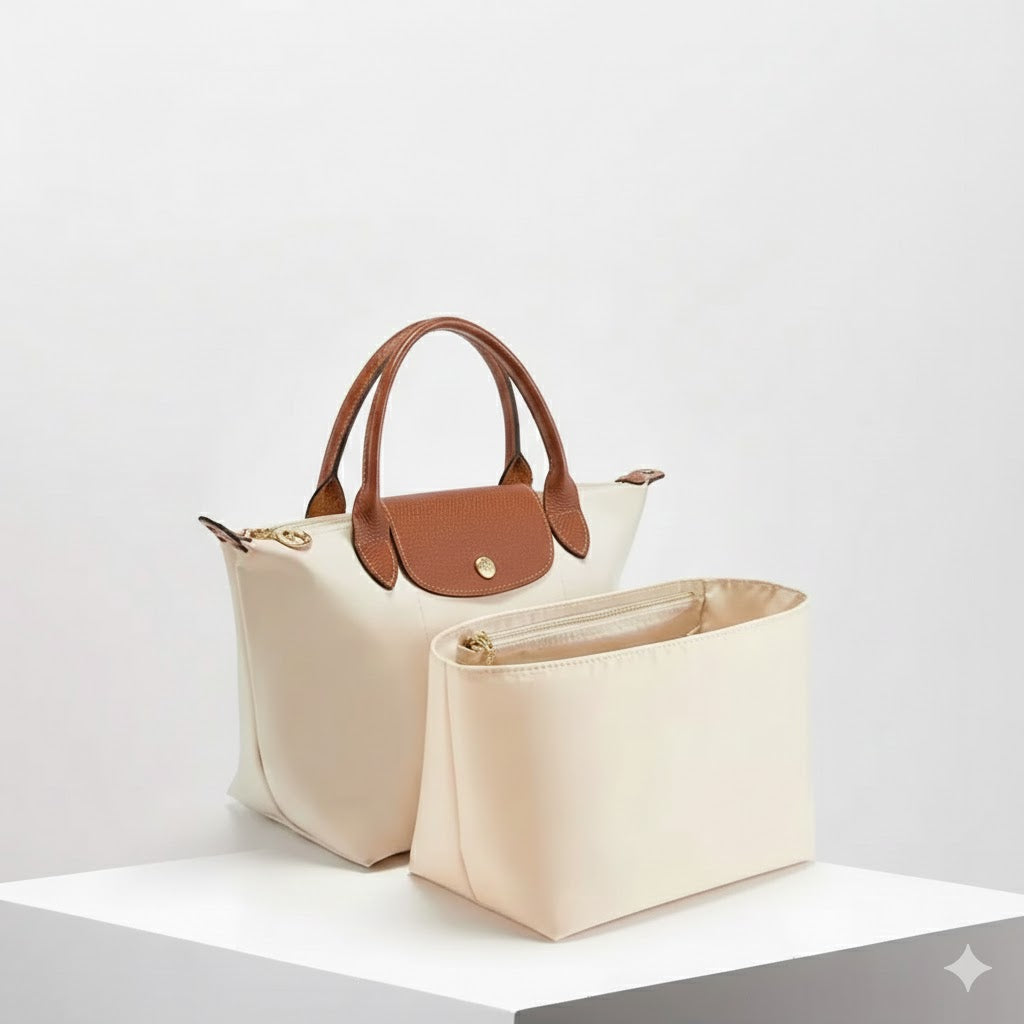 Longchamp Nylon Organizer: Formstabil & Elegant