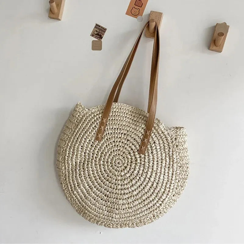 Runde Boho Strohtasche: Deine leichte Sommer-Strandtasche