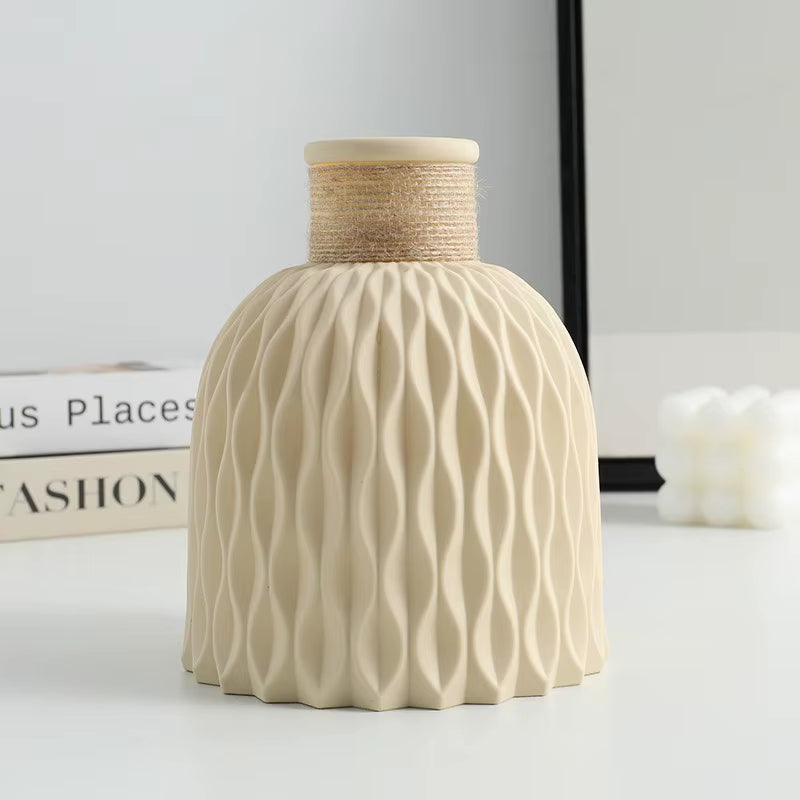 Vase in Edlem Keramik-Look: Modernes Wellendesign