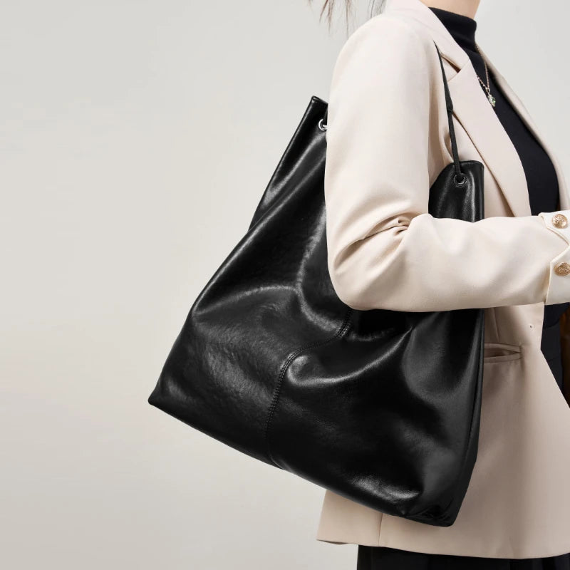 Große Echtleder Hobo Bag: Schlichte Eleganz für Damen