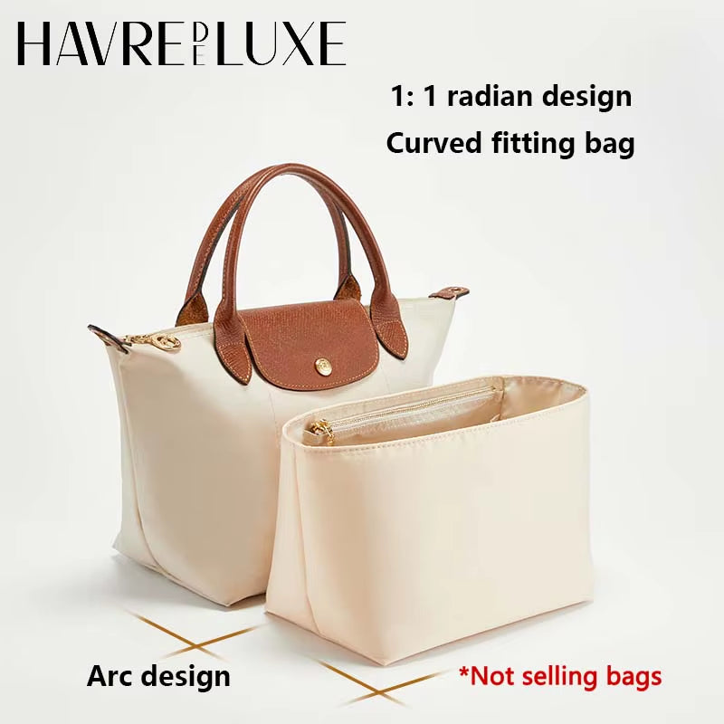 Longchamp Nylon Organizer: Formstabil & Elegant