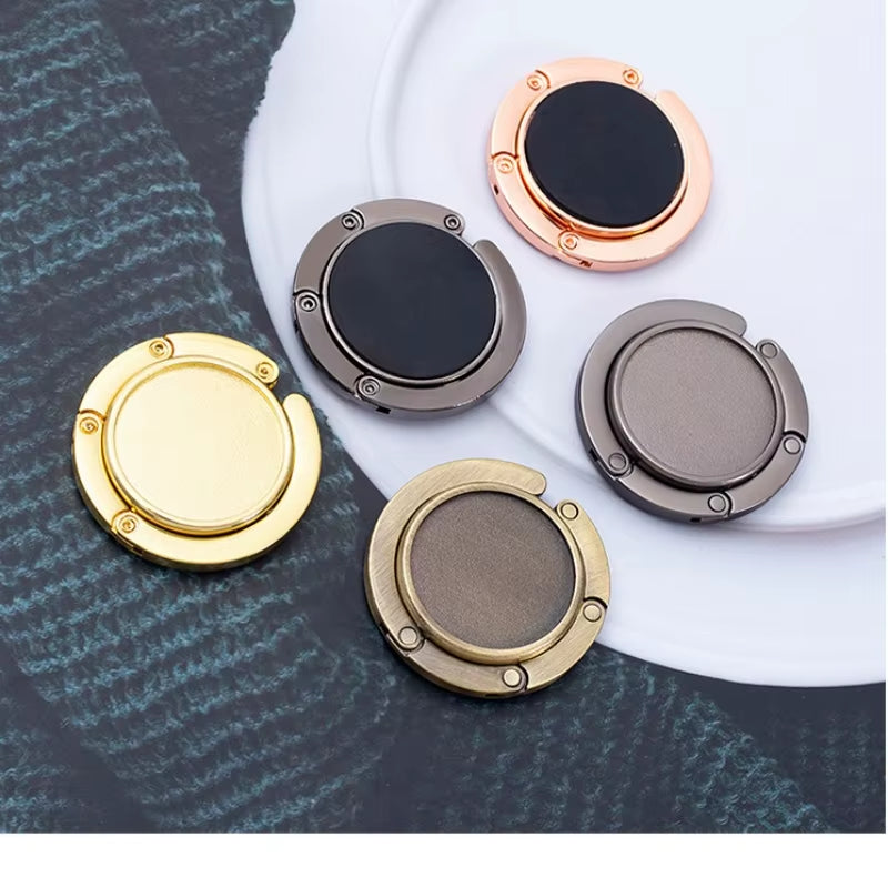 Edler Taschenhalter für Tische – Faltbar & Schick