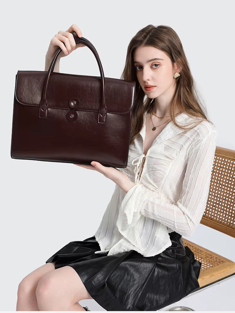 Echtleder Aktentasche Damen:  Knitterfrei & Sicher