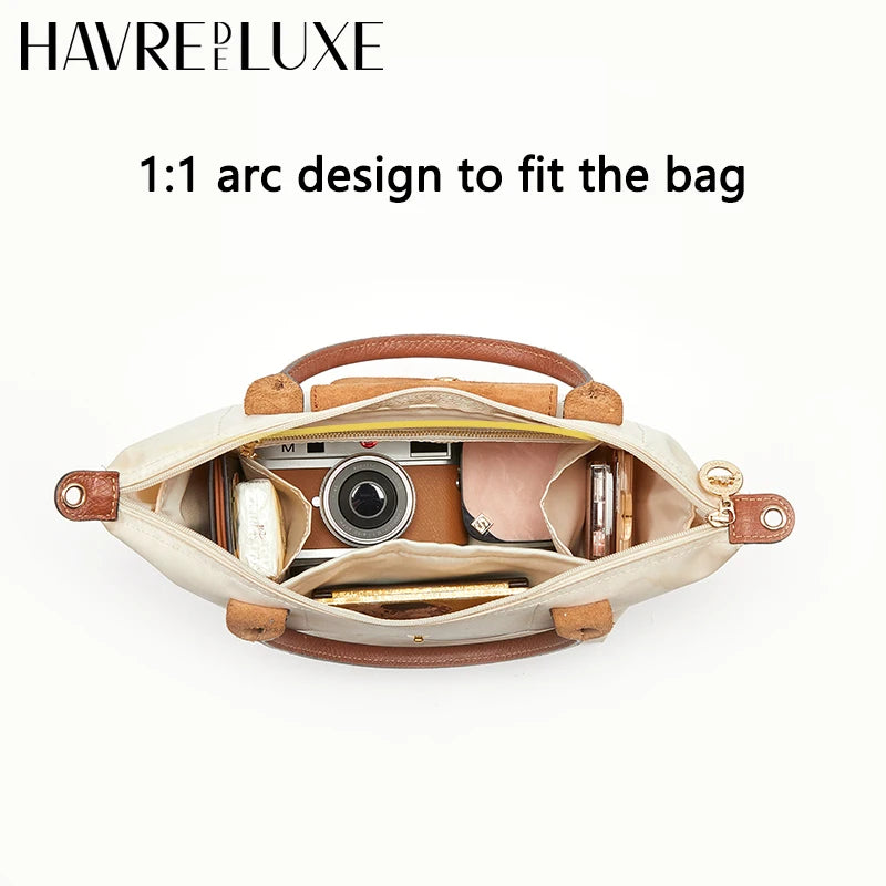 Longchamp Nylon Organizer: Formstabil & Elegant