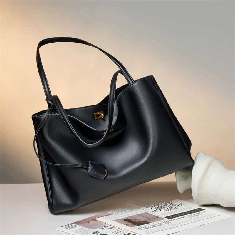Echtleder Wings Bag: Minimalistisches Design
